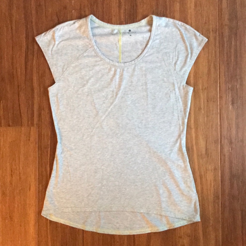 ATHLETA GRAY SCOOP NECK BASIC TEE SIZE MEDIUM